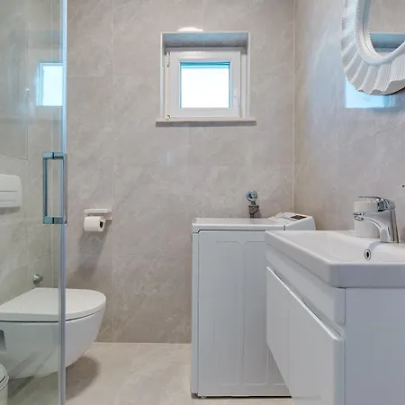 Luka Apartman *