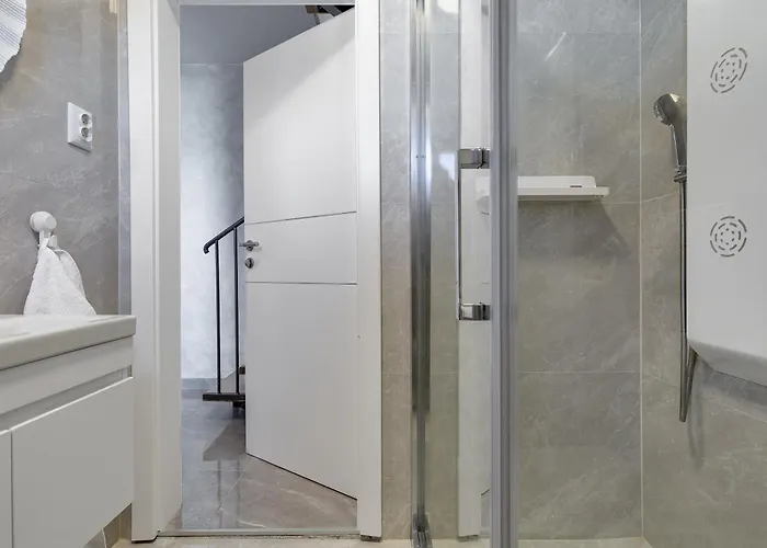 Luka Apartment *